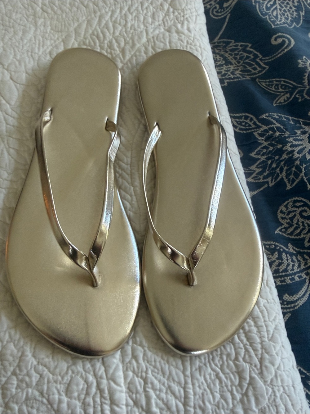 Source Unknown Metallic Silver Flip Flop Sandals